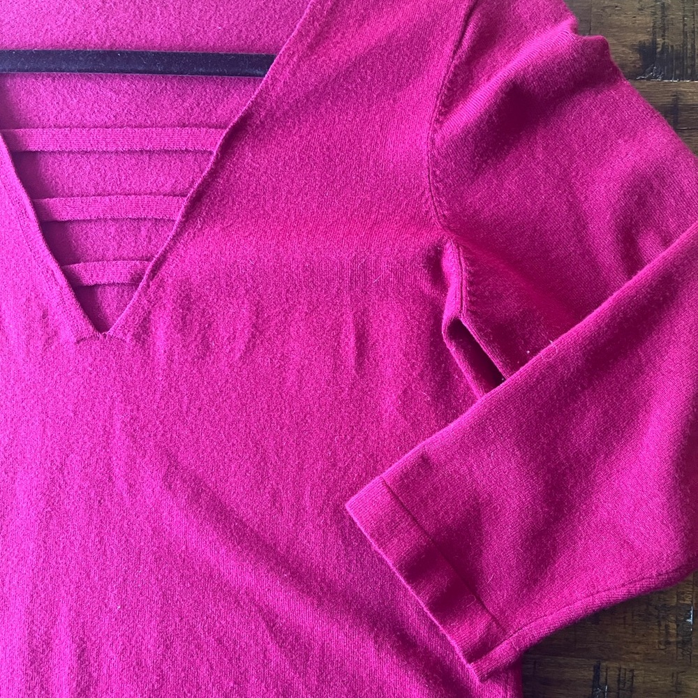 V-Neck Raspberry Sweater - Picture 3 of 4